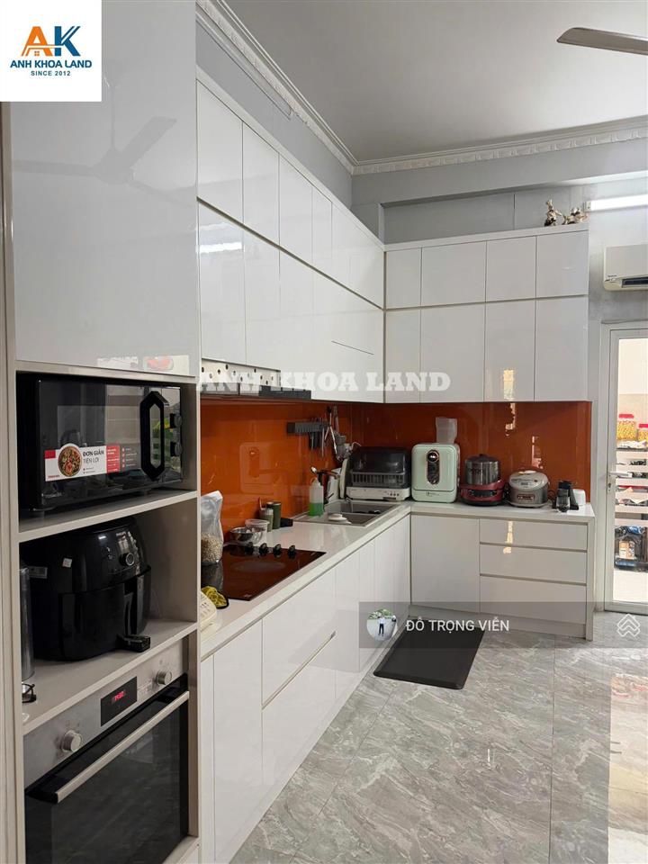 Nhà 3 tầng full nội thất, mặt tiền tự do  khu kiến thiết