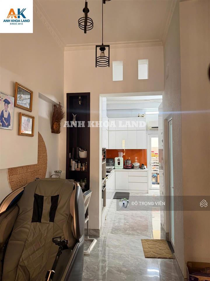 Nhà 3 tầng full nội thất, mặt tiền tự do  khu kiến thiết