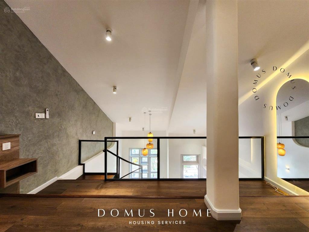 Siêu phẩm duplex trần cao ban công riêng view cửa sổ lớn