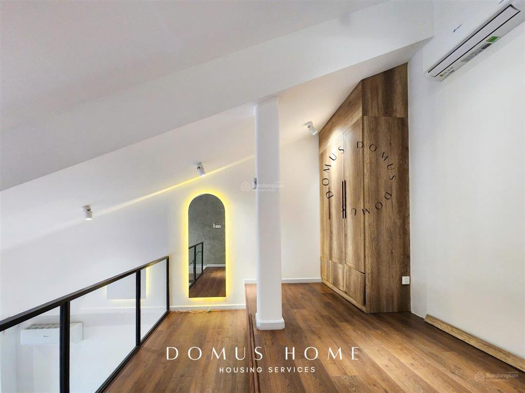 Siêu phẩm duplex trần cao ban công riêng view cửa sổ lớn