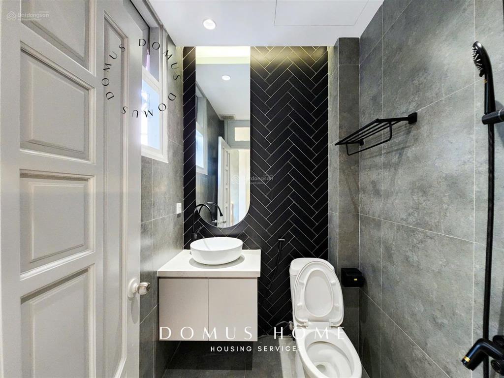 Siêu phẩm duplex trần cao ban công riêng view cửa sổ lớn