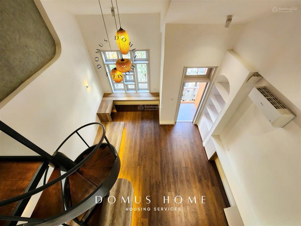 Siêu phẩm duplex trần cao ban công riêng view cửa sổ lớn