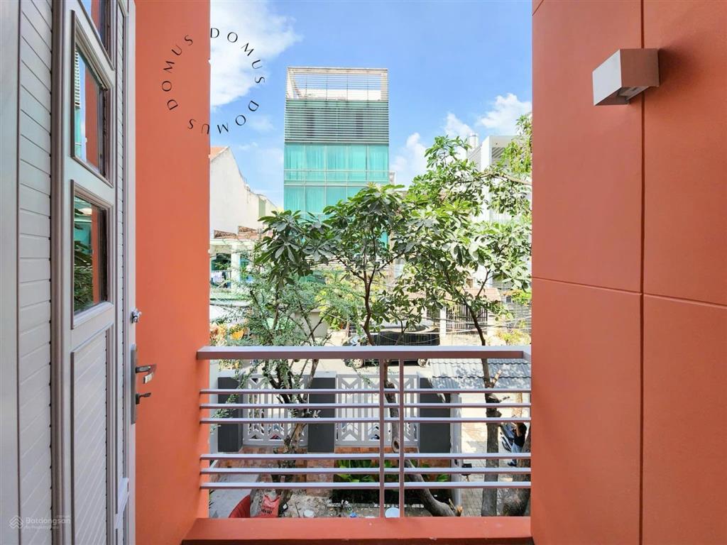 Siêu phẩm duplex trần cao ban công riêng view cửa sổ lớn