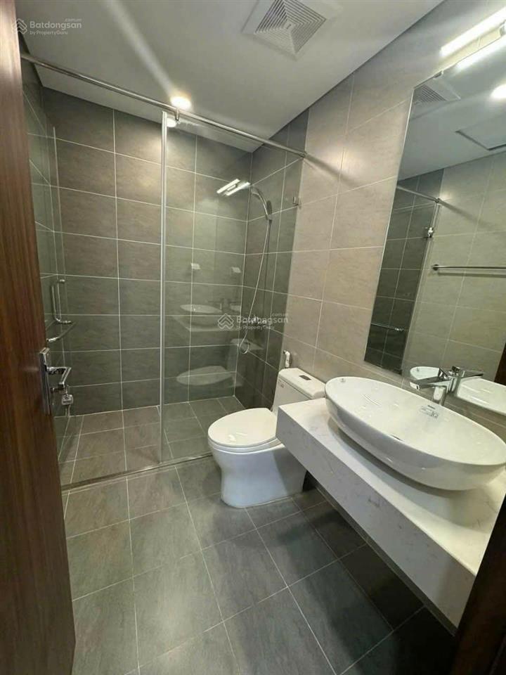Chính chủ em cần tiền bán căn 2 phòng ngủ 2 vs toà chung cư eurowindow