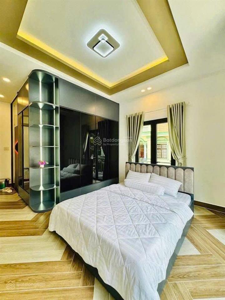 Biệt thự q3  khu vip cmt8  ngang 8m, 3 tầng  full nội thất