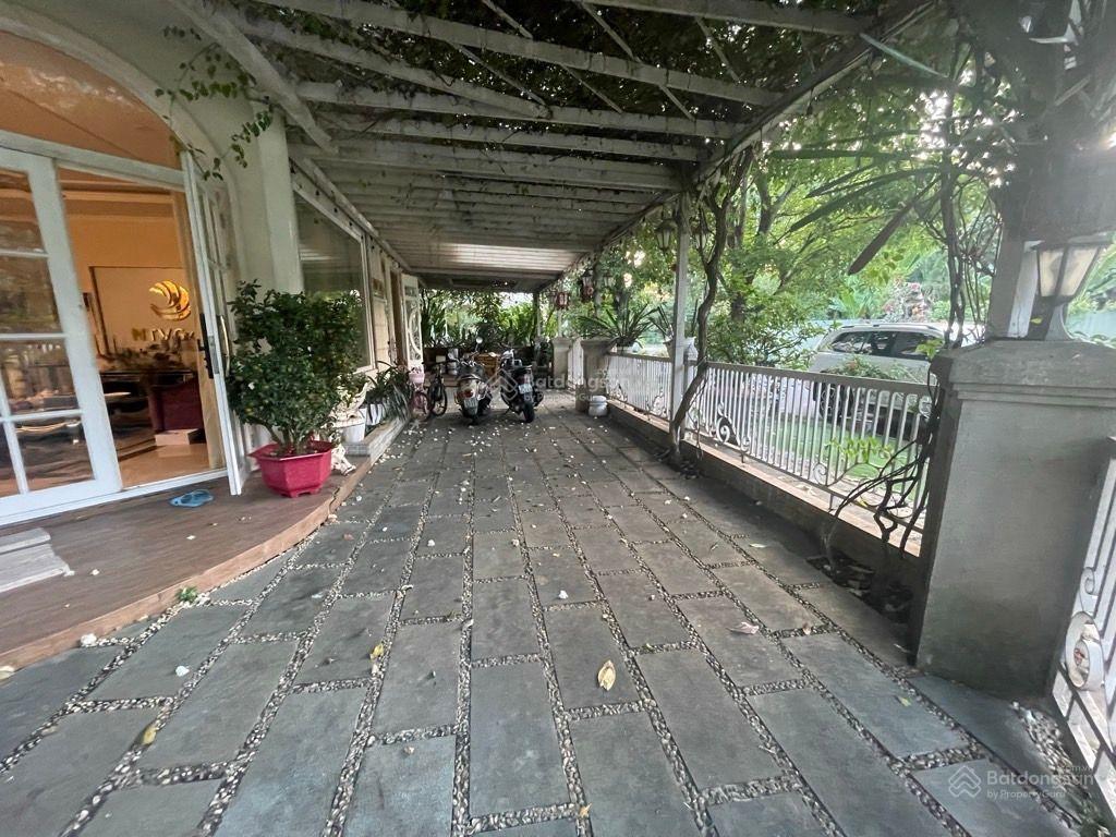 Biệt thự khu compound, lô góc 2mt, 200m2, full nội thất, sống đẳng cấp chỉ 20.8 tỷ
