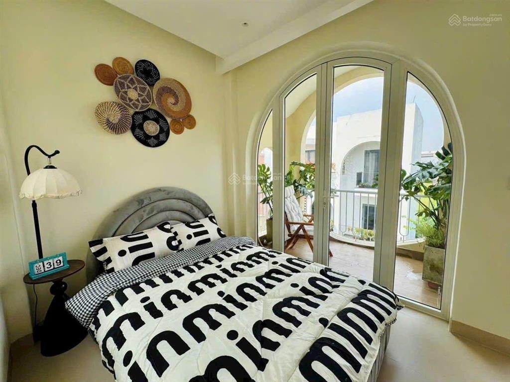 Nếu a/c cần nhà đẹp?? cần không gian sống thoải mái?? cần khu vực năng động!!! chỉ nhỉnh 5tỷ