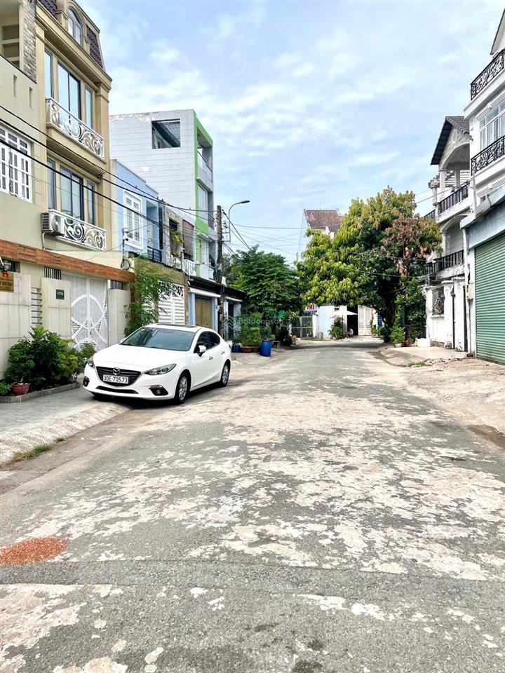 Ngay nút cao tốc phú hữu 5x18m, 3tầng, full nội thất,tương lai rất gần metro chỉ 9.95 tỷ.