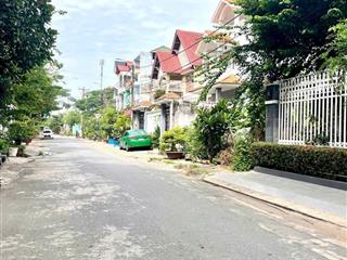 Ngay nút cao tốc phú hữu 5x18m, 3tầng, full nội thất,tương lai rất gần metro chỉ 9.95 tỷ.