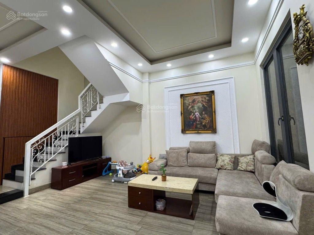 Ngay nút cao tốc phú hữu 5x18m, 3tầng, full nội thất,tương lai rất gần metro chỉ 9.95 tỷ.
