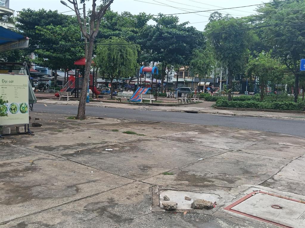 Biệt thự có hồ bơi, có sân vườn, sát global city,360m2, xem world cup chỉ 10phút tới svđ rạch chiếc