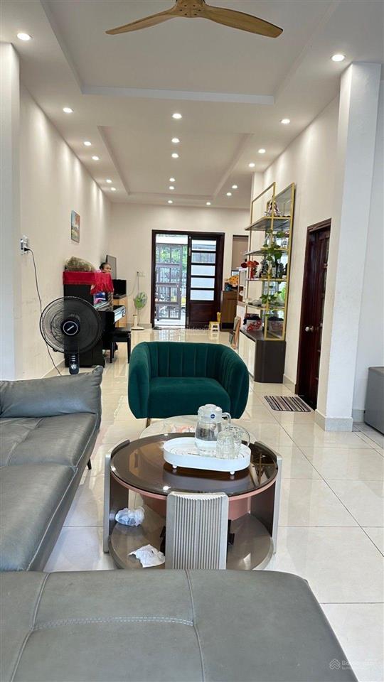 Biệt thự có hồ bơi, có sân vườn, sát global city,360m2, xem world cup chỉ 10phút tới svđ rạch chiếc