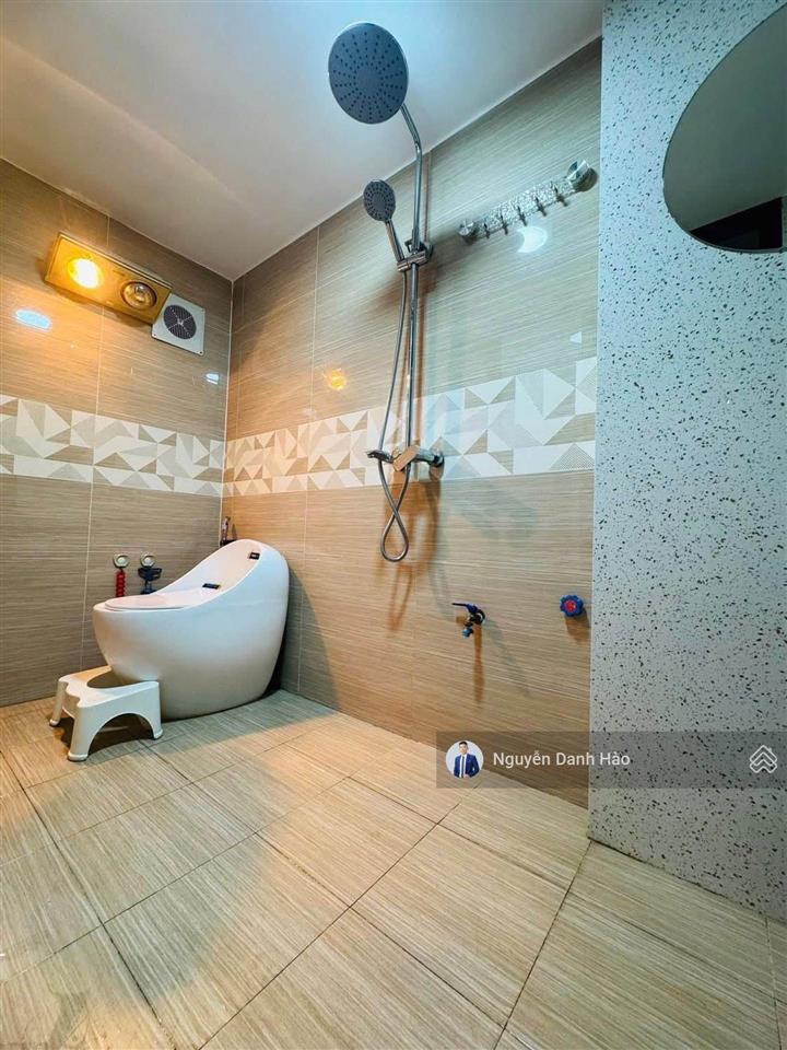 Bán nhà ngõ 61 hoàng cầu trên 10 tỷ oto cách vài mét, 50mx5 mặt tiền đẹp.