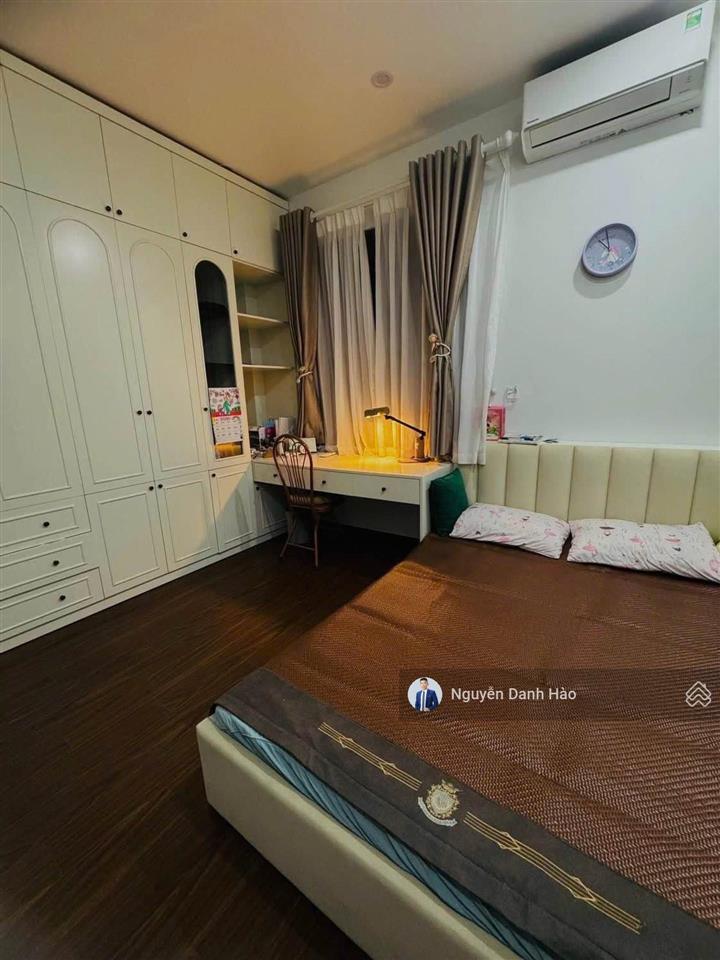 Bán nhà ngõ 61 hoàng cầu trên 10 tỷ oto cách vài mét, 50mx5 mặt tiền đẹp.