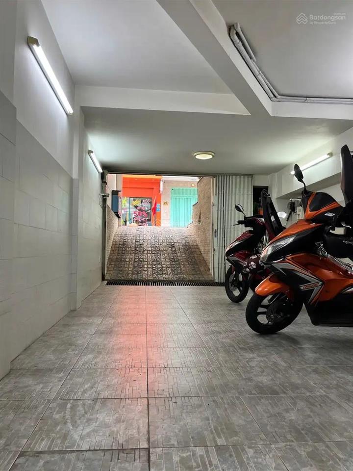 Cực hiếm bán nhà mặt tiền hoa hồng, phú nhuận  có hầm để xe  chỉ 23,8 tỷ
