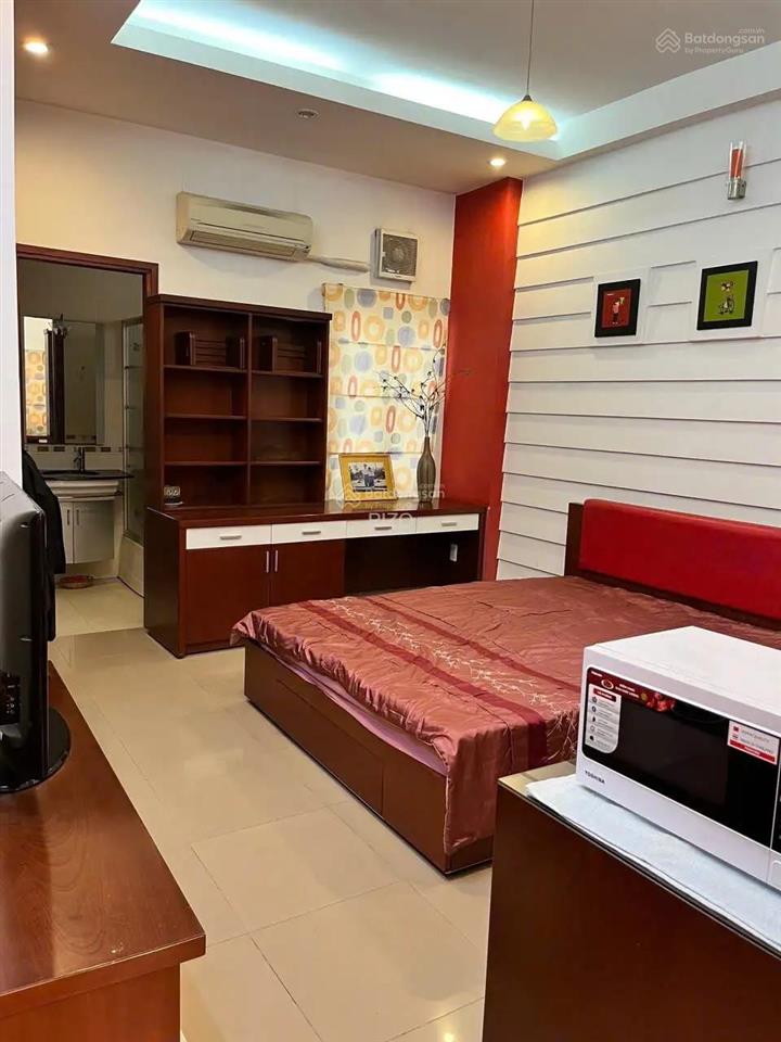 Cực hiếm bán nhà mặt tiền hoa hồng, phú nhuận  có hầm để xe  chỉ 23,8 tỷ