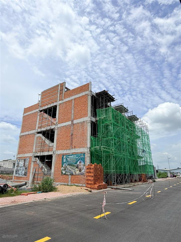 Lô góc 2 mặt tiền hoàng phan thái  193,6m2  sổ riêng
