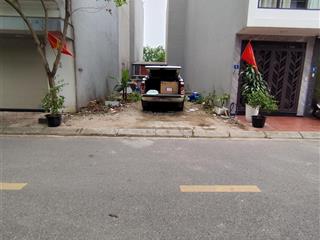Bán đất tái định cư giang biên việt hưng 90m² , mt 6m vỉa hè ôtô tránh , giá chào 22 tỷ còn tl