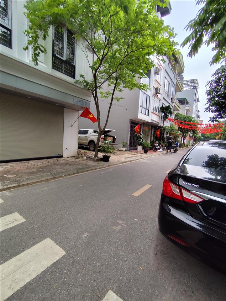 Bán đất tái định cư giang biên việt hưng 90m² , mt 6m vỉa hè ôtô tránh , giá chào 22 tỷ còn tl