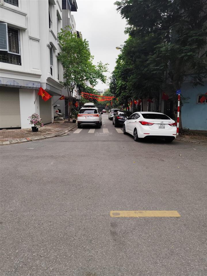 Bán đất tái định cư giang biên việt hưng 90m² , mt 6m vỉa hè ôtô tránh , giá chào 22 tỷ còn tl
