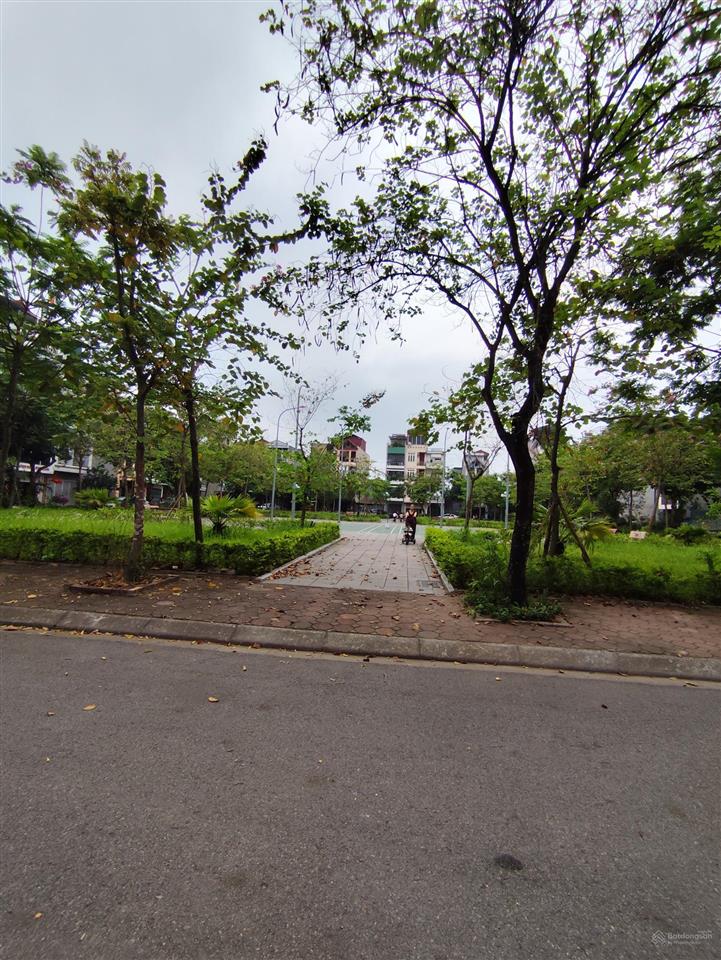 Bán đất tái định cư giang biên việt hưng 90m² , mt 6m vỉa hè ôtô tránh , giá chào 22 tỷ còn tl