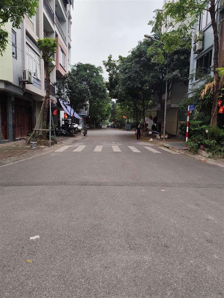 Bán đất tái định cư giang biên việt hưng 90m² , mt 6m vỉa hè ôtô tránh , giá chào 22 tỷ còn tl