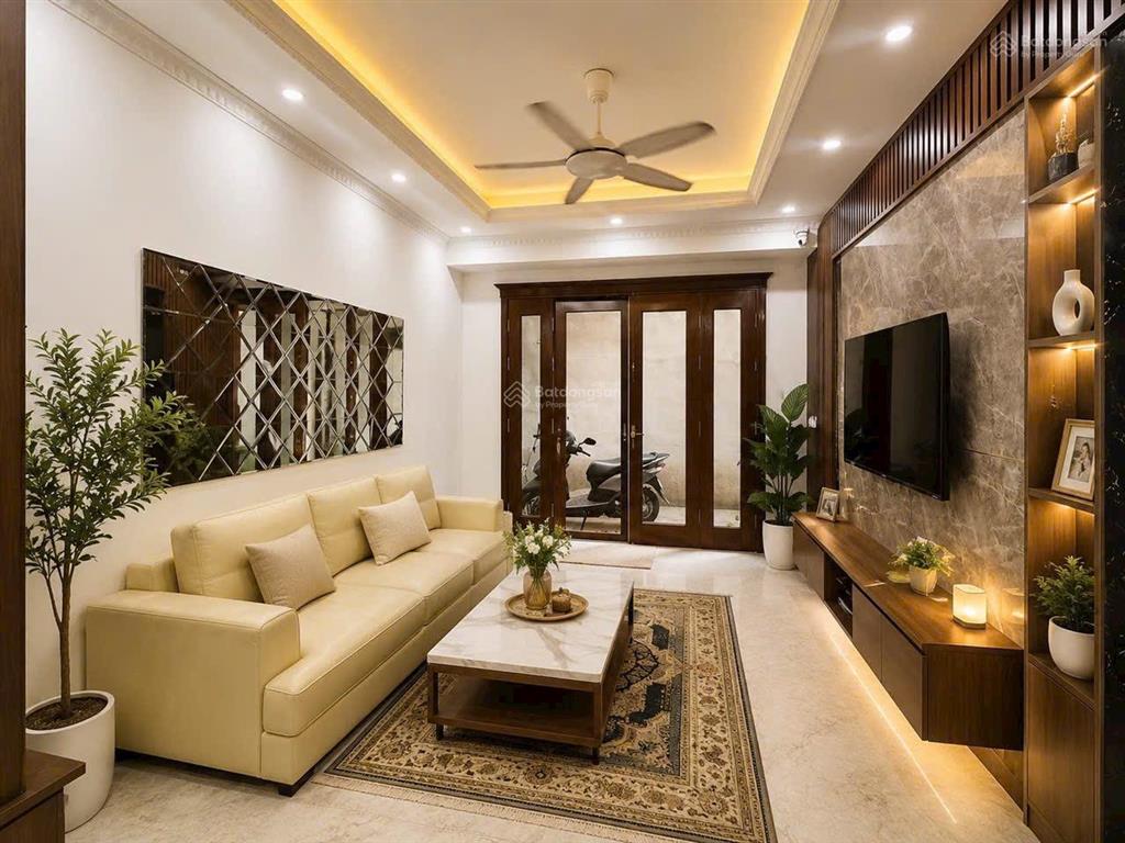 Phải thật nhanh tay 8,4 tỷ sở hữu ngay nhà đẹp cầu giấy gần đại học thương mại full tiện ích