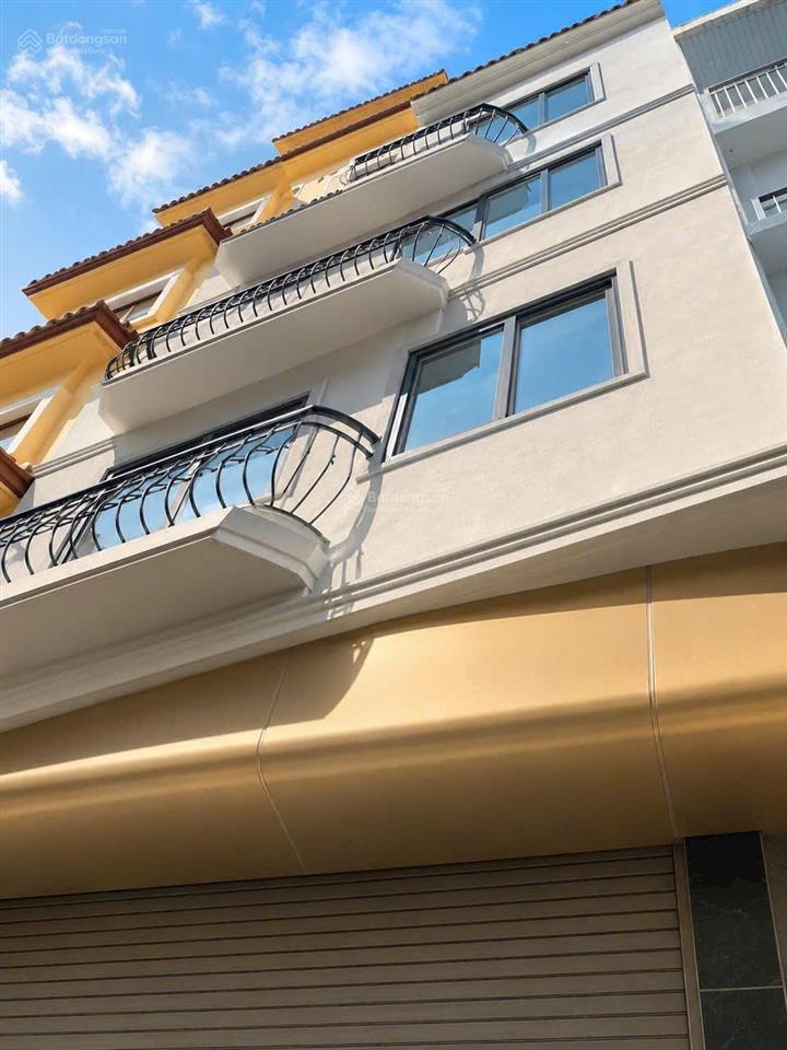 Nhà đẹp giá tốt kinh doanh buôn bán sầm uấtô tô đỗ cửa6 tầng thang máy cần gì cũng có