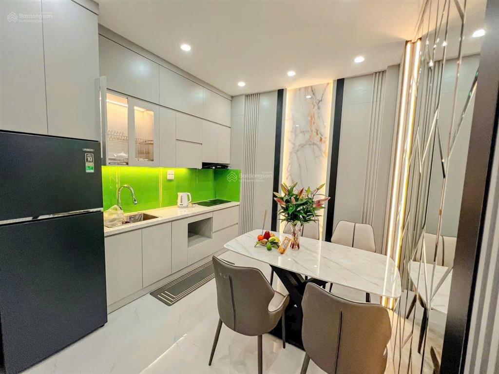 Nhà đẹp long lanh  full nội thất xịn  vài bước ra phố  giá cực hợp lý  khách xem là mê