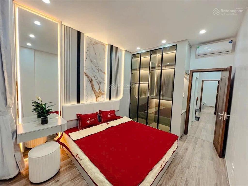 Nhà đẹp long lanh  full nội thất xịn  vài bước ra phố  giá cực hợp lý  khách xem là mê