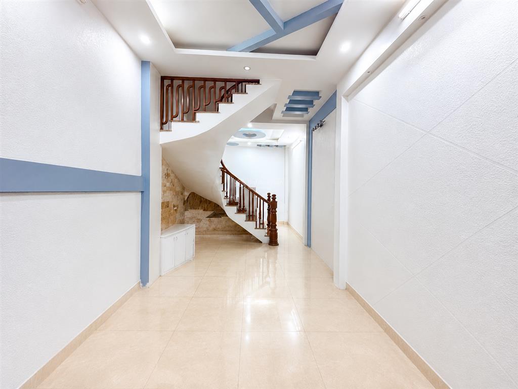 Siêu phẩm phân lô cầu giấy  ô tô tránh  gần ngay trường đại học và bệnh viện lớn  full tiện ích