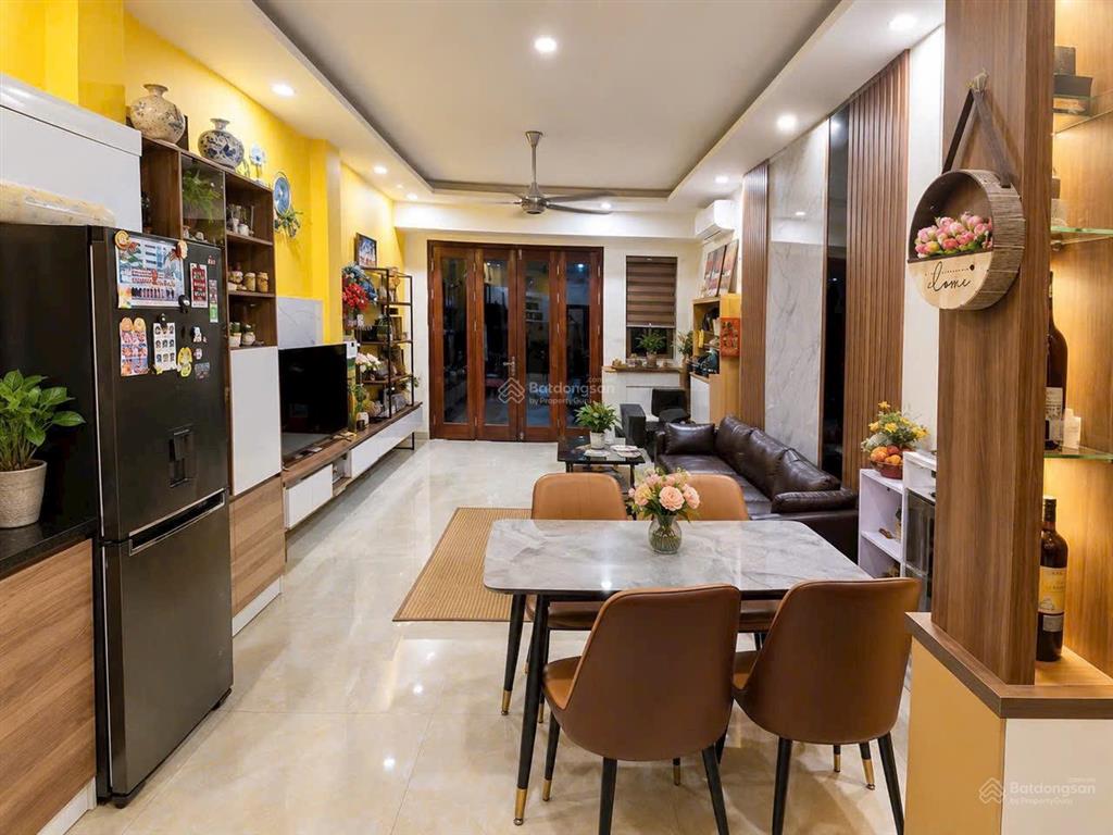 Nhà đẹp giá tốt  cần tiền chủ thiện chí bán nhanh  trung tâm cầu giấy  gần phố kinh doanh 