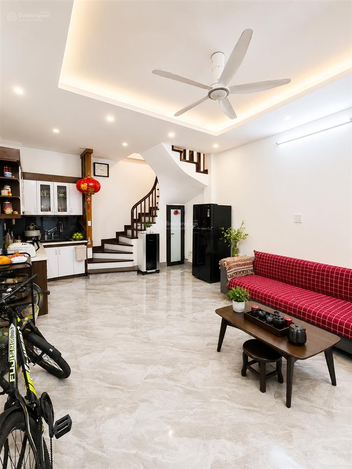 Nhà đẹp ở luôn  chỉ 10,2 tỷ  mặt tiền 5m  ba bước ra chợ  gần ô tô tránh  tiện ích vô vàn