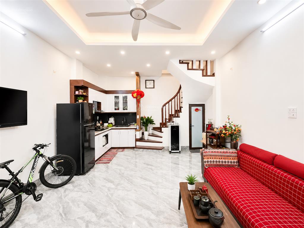 Nhà đẹp ở luôn  chỉ 10,2 tỷ  mặt tiền 5m  ba bước ra chợ  gần ô tô tránh  tiện ích vô vàn