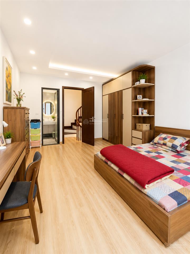 Nhà đẹp ở luôn  chỉ 10,2 tỷ  mặt tiền 5m  ba bước ra chợ  gần ô tô tránh  tiện ích vô vàn