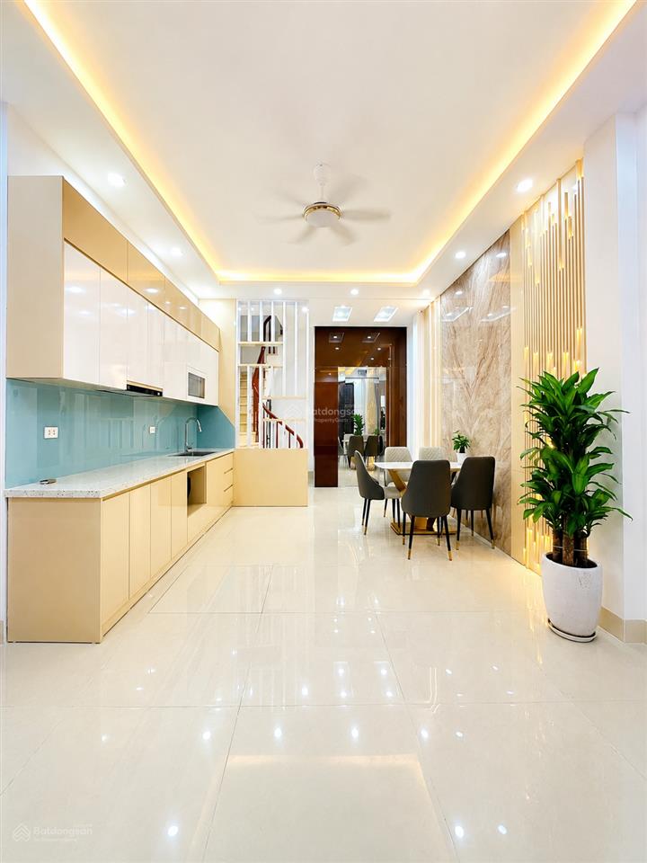 Mỹ đình  nhà đẹp ở luôn  40m  6 tầng  thang máy xịn  15m ra mặt phố ô tô tránh  cạnh bến xe