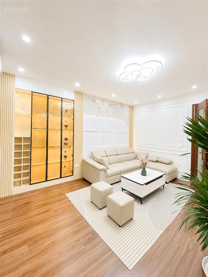Mỹ đình  nhà đẹp ở luôn  40m  6 tầng  thang máy xịn  15m ra mặt phố ô tô tránh  cạnh bến xe