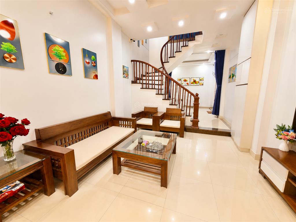 Nhà đẹp cầu giấy  45m2  5 tầng  6 phòng ngủ  30m ra phố ô tô tránh  ngõ to đường rộng thông