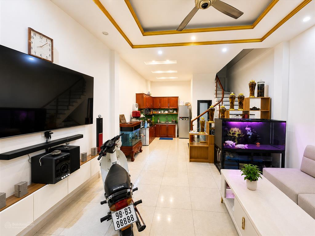 Khu mỹ đình 7.9 tỷ 43m2 5 tầng 2 mặt thoáng mặt tiền 5m, ngõ to gần ô tô  nói ko với quy hoạch