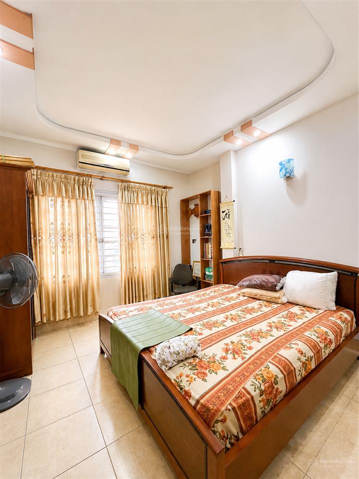 Cầu giấy  50m2 chỉ 12 tỷ  ngõ thông gần phố  50m ra chợ  gần trường các cấp 1  2  3