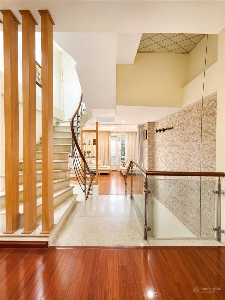Cầu giấy  50m2 chỉ 12 tỷ  ngõ thông gần phố  50m ra chợ  gần trường các cấp 1  2  3
