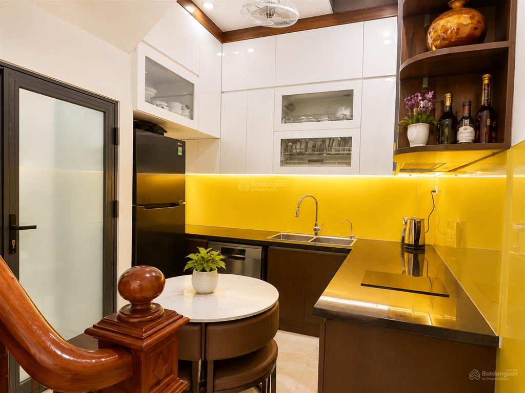Mỹ đình chỉ hơn 8 tỷ nhà gần phố buôn bán kinh doanh ngõ rộng gần trường5 phút ra bến mỹ đ