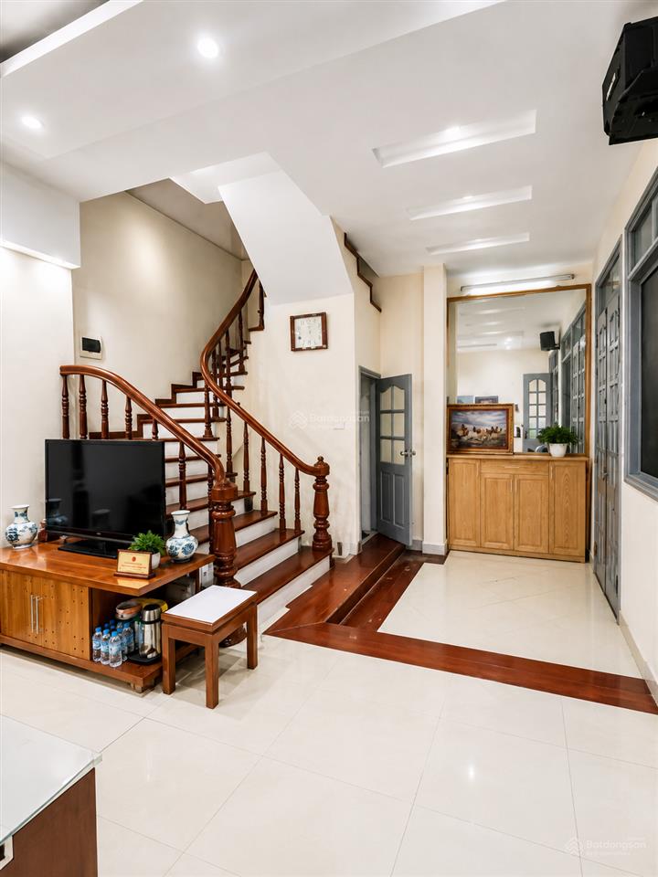 Mỹ đình chỉ hơn 8 tỷ nhà gần phố buôn bán kinh doanh ngõ rộng gần trường5 phút ra bến mỹ đ
