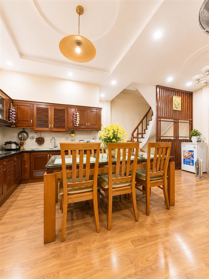 Mỹ đình chỉ hơn 8 tỷ nhà gần phố buôn bán kinh doanh ngõ rộng gần trường5 phút ra bến mỹ đ