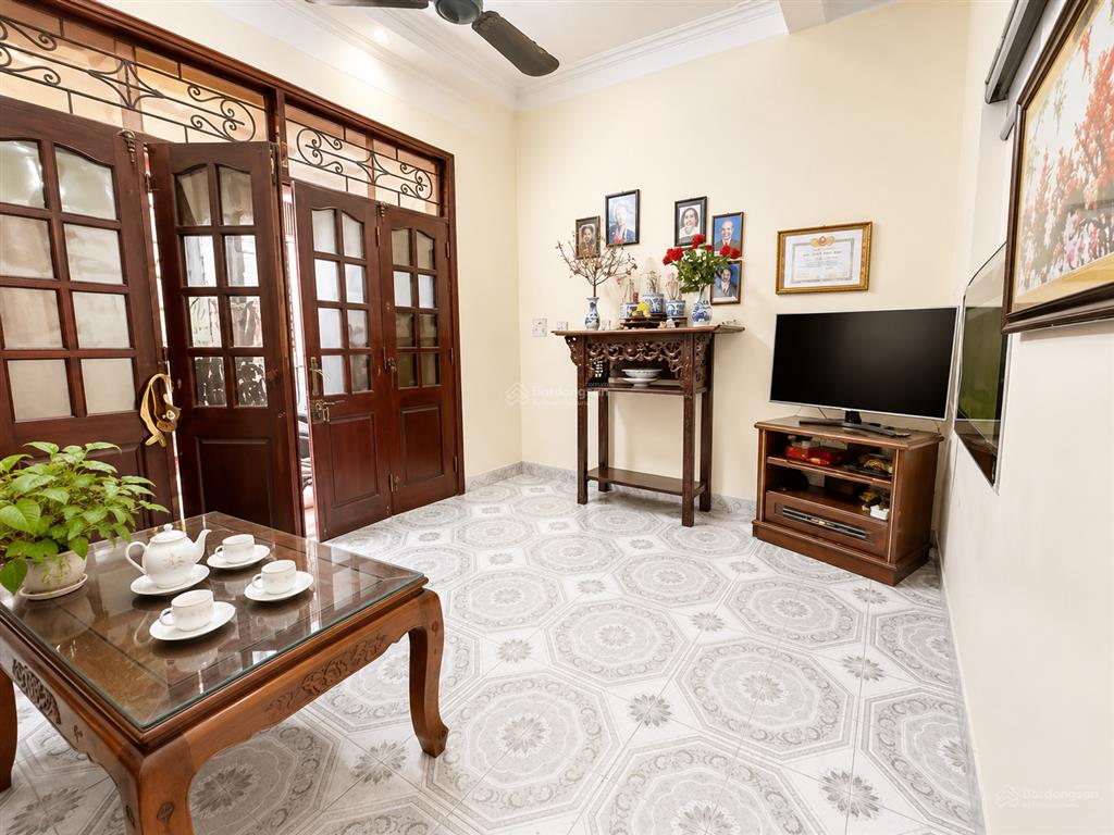 Siêu phẩm cầu giấy  lô góc 2 mặt tiền  ô tô đỗ cửa  ngõ thông các ngả  10m ra mặt phố lớn