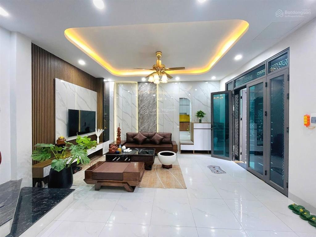 Nhà đẹp từ liêm  chỉ hơn 6 tỷ  ở ngay  gần ô tô  nội thất xịn  cạnh đại học công nghiệp