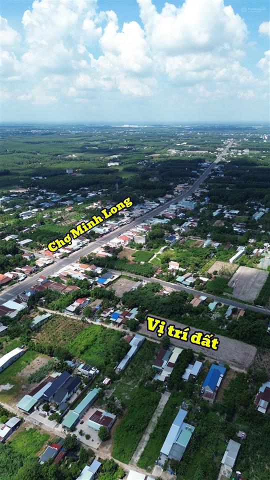 1 lô 6,4m nở hậu 8,78m, phía sau còn 14m dùng chung ngay chợ chơn thành, có sẵn thổ cư