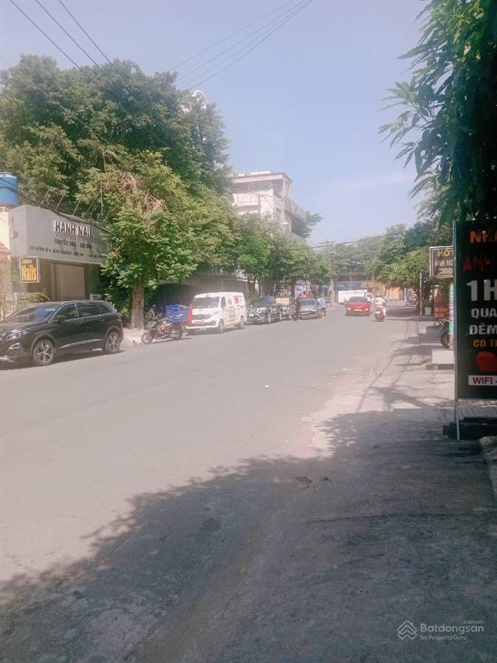 Bán nhà mặt tiền kinh doanh ngay tĩnh lộ 10, mã lò 8 phòng ngủ diện tích 216m2 giá bán 16 tỷ
