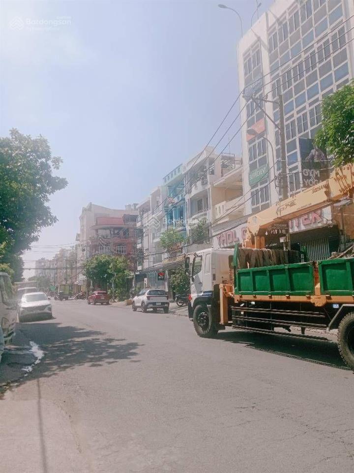 Bán nhà mặt tiền kinh doanh ngay tĩnh lộ 10, mã lò 8 phòng ngủ diện tích 216m2 giá bán 16 tỷ