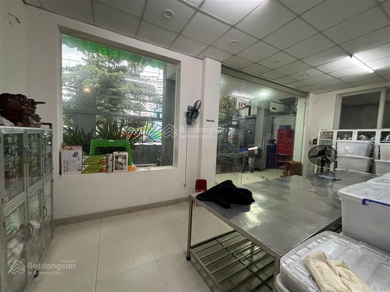 Bán nhà mặt tiền kinh doanh ngay tĩnh lộ 10, mã lò 8 phòng ngủ diện tích 216m2 giá bán 16 tỷ